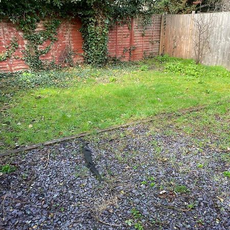 Super Convenient For Central London - Large 2 Double Bed Apartment 30 Seconds Walk To Platform Train Station And 19 Mins To London Waterloo Exterior foto