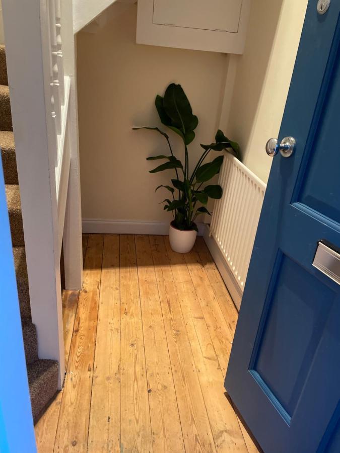 Super Convenient For Central London - Large 2 Double Bed Apartment 30 Seconds Walk To Platform Train Station And 19 Mins To London Waterloo Exterior foto